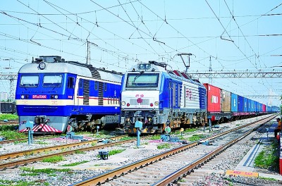 “拓展對外貿易,培育貿易新業態新模式” “拓展對外貿易,培育貿易新業態新模式”