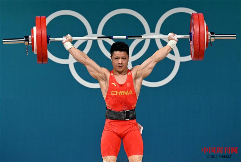 在巴黎奧運會舉重男子61公斤級比賽中，中國選手李發彬奪得金牌。圖片來源：央視新聞.jpg